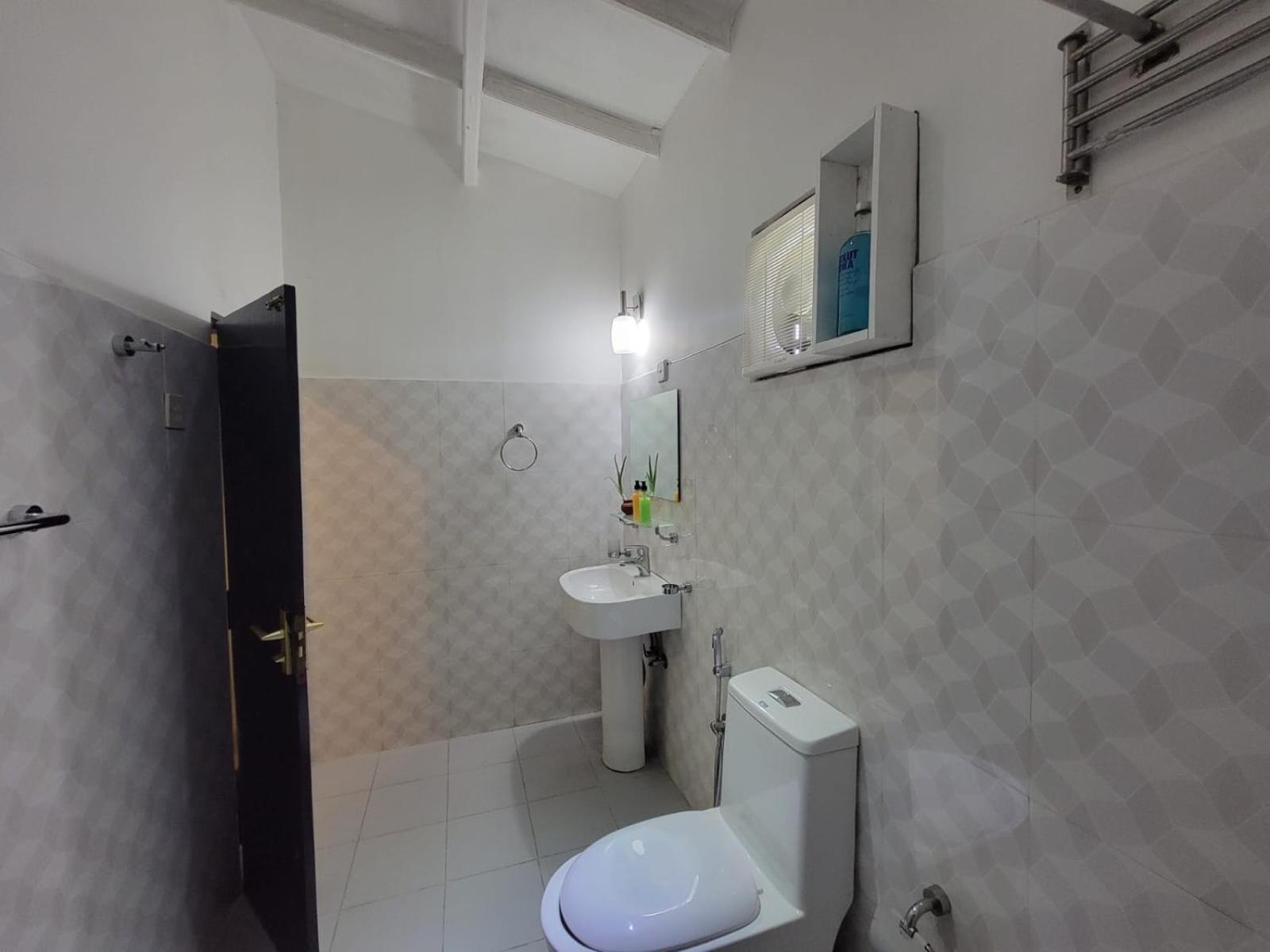 Hotel The Empyrean Airport Transit Katunayake